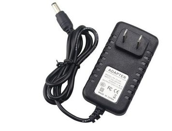 adattatore di potere del supporto della parete di 12V 0.5A 1A 1.5A 2A con la spina del Regno Unito dell'AU del cavo/UE Stati Uniti di CC di 1.5m