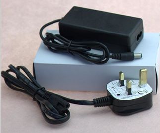 Adattatore nero di corrente continua di CA del supporto della parete di 12V 2.5A 3A 5A con l'Au dell'Eu noi spine britanniche per la lampada principale