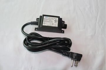 il trasformatore resistente all'acqua di 12VDc 1.5A 18W, IP68 impermeabilizza il trasformatore per le luci subacquee