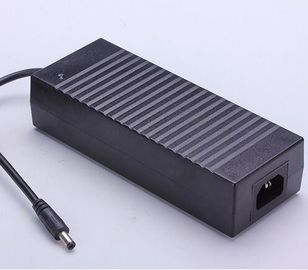 Livello 5/CA dell'adattatore di potere dei CCTVs 12v al tipo di verticale dell'adattatore dell'alimentatore in CC