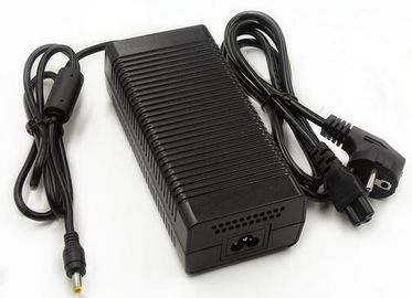 Livello 5 dell'adattatore di corrente continua di CA di 12V 5a per i CCTVs/taccuino 100 ~ input 240v