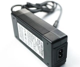 Adattatore portatile nero dell'alimentazione elettrica di commutazione dell'adattatore/240 watt di potere di CC di CA