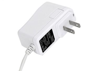 Bianco adattatore con le materie plastiche dell'ABS, tipo a una uscita di potere di 12 volt