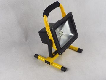 Luci di inondazione impermeabili ricaricabili portatili del LED 10W 20W 30W 50W per l'esterno