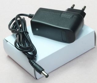 caricabatteria dello ione 18650 di 4.2V 12.6V 16.8V Li/caricatore batteria al piombo con la luce verde di giro