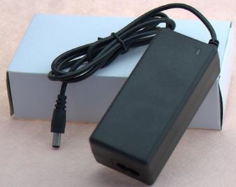 Adattatore nero di corrente continua di CA del supporto della parete di 12V 2.5A 3A 5A con l'Au dell'Eu noi spine britanniche per la lampada principale