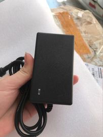 caricabatteria dello Li-ione di 12.6V 2A, adattatore di corrente continua di CA per il pacchetto della batteria, colore nero, connettore custmized di CC